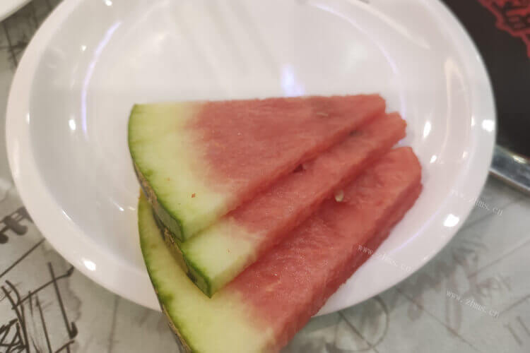 西瓜的心儿发黄了，西瓜心发黄是坏了吗？