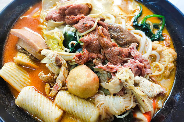 用麻辣烫底料怎么做麻辣烫？直接加水煮吗？