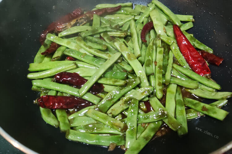 自己可以做酸豆角包子，酸豆角肉末包子馅要炒熟吗？