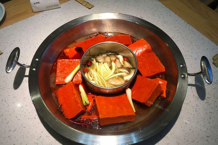准备制作椰子鸡火锅，椰子鸡火锅鸡要嫩鸡还是老鸡？