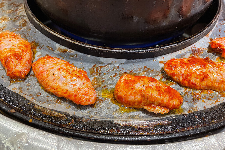 用烤箱来烤一些鸡翅来吃，鸡翅膀200度烤多久？