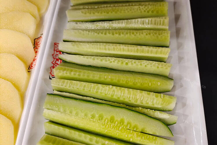我的黄瓜酸了，腌黄瓜发酸了还能吃吗？