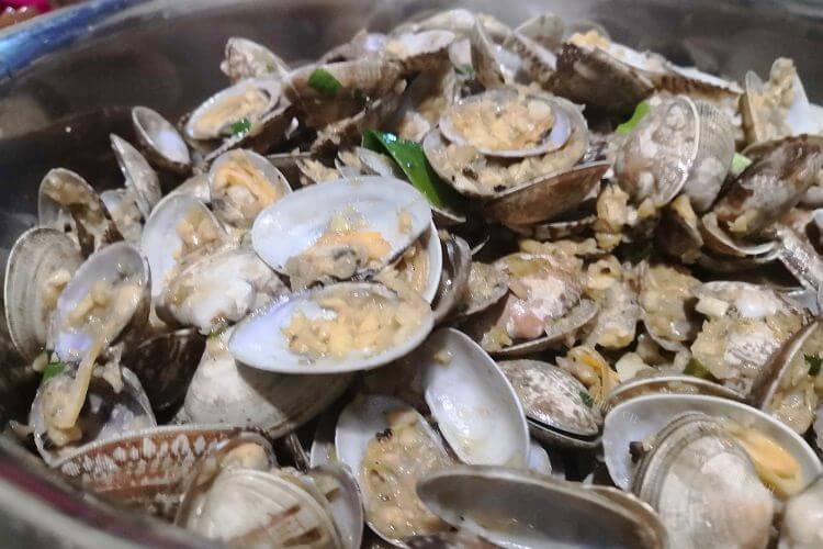 准备去买海鲜，请问花甲和油蛤哪个好呢？