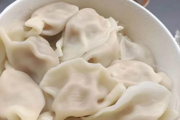 做一些牛肉馅饺子，牛肉饺子掺什么菜馅好吃？