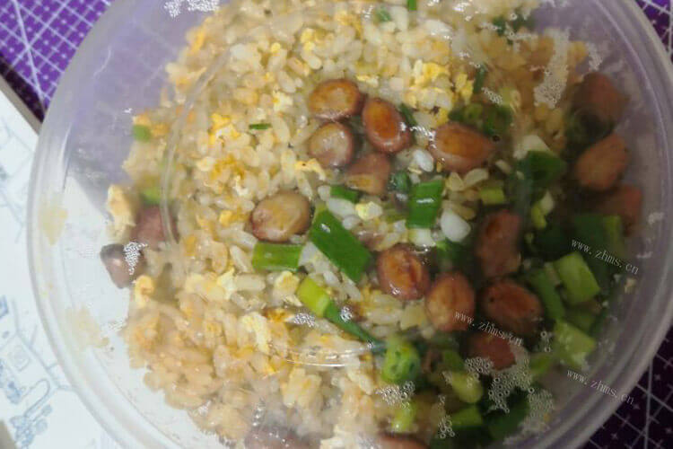 给女朋友做咖喱炒饭，咖喱炒饭怎么做？