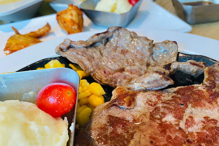 黄牛肉适合煎牛排吗，煎出的牛排与普通牛肉有差别没