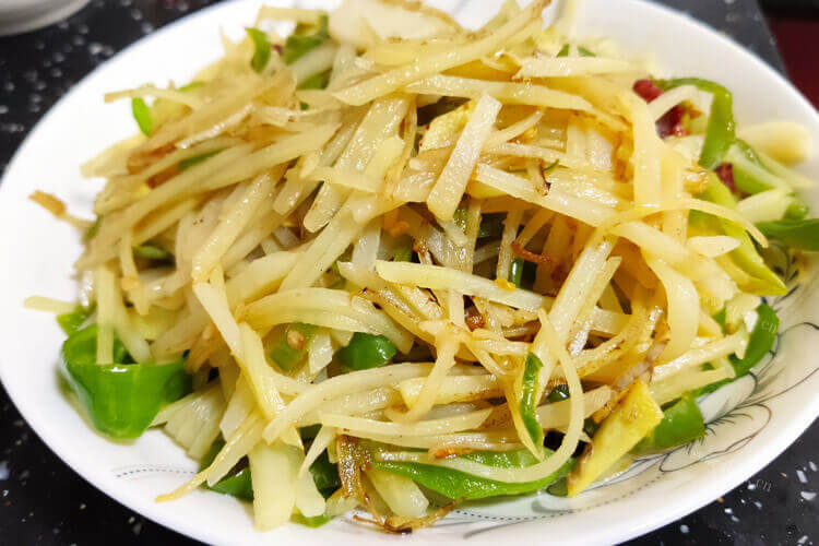 切好了的土豆丝还没有放锅里炒，土豆丝没炒可以放水里么？