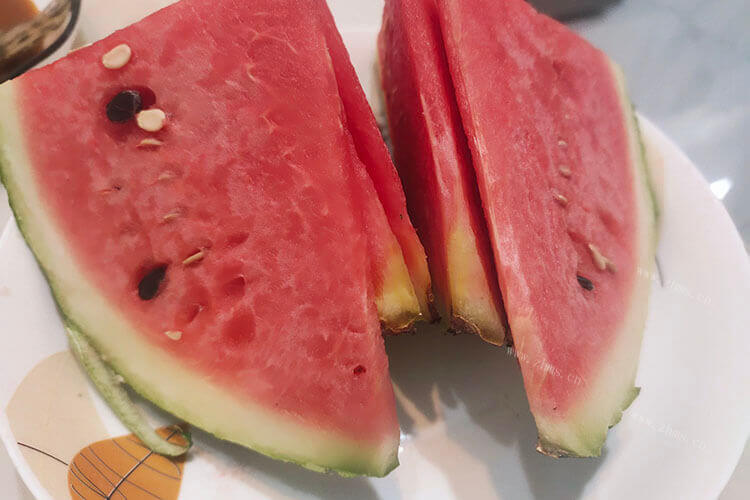 西瓜的品种比较多，宁夏硒砂瓜好吃还是麒麟瓜好吃？