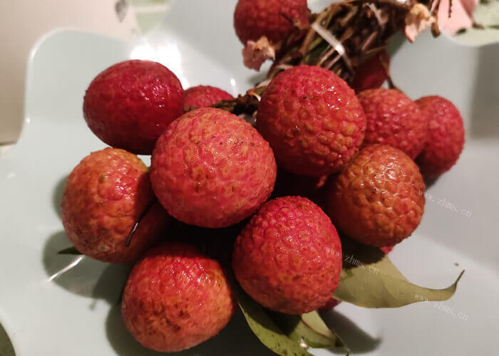100克荔枝热量高吗，吃起来好不好吃啊？