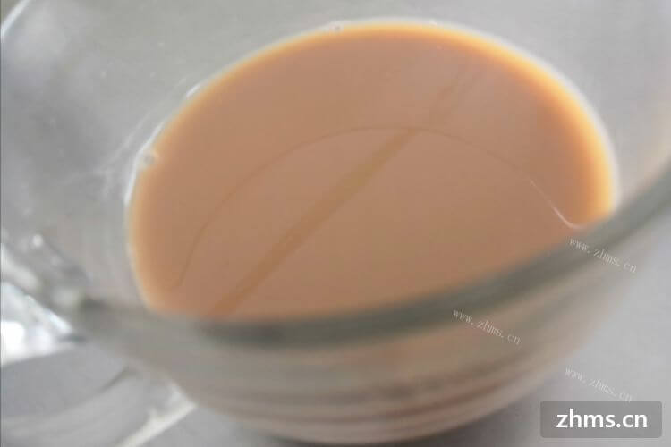 如何加盟奶茶饮品店？加盟费用大约需要多少？