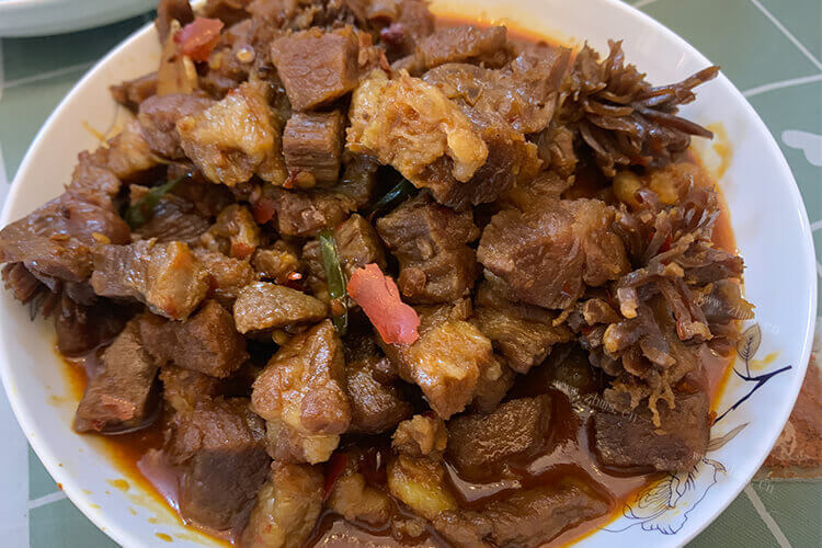 想要在家里做牛肉包子馅，牛肉包子馅怎么调最好吃呢？