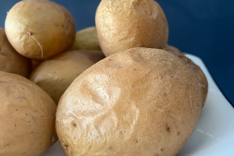 土豆怎么做成土豆泥，土豆泥怎么烙饼好吃？