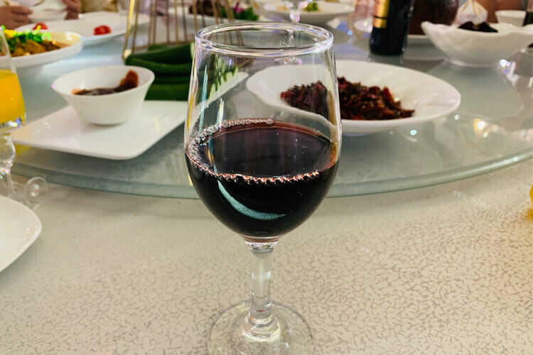 下班以后回家想喝一些红酒，请问赤霞珠红葡萄酒多少钱一瓶呢？