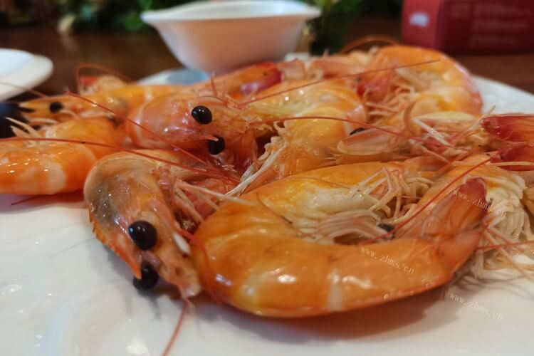 我在烧基围虾，基围虾烧长了时间可以吃了吗？