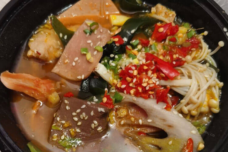 冒菜很好吃的，冒菜与麻辣烫和毛血旺的区别是什么呀？