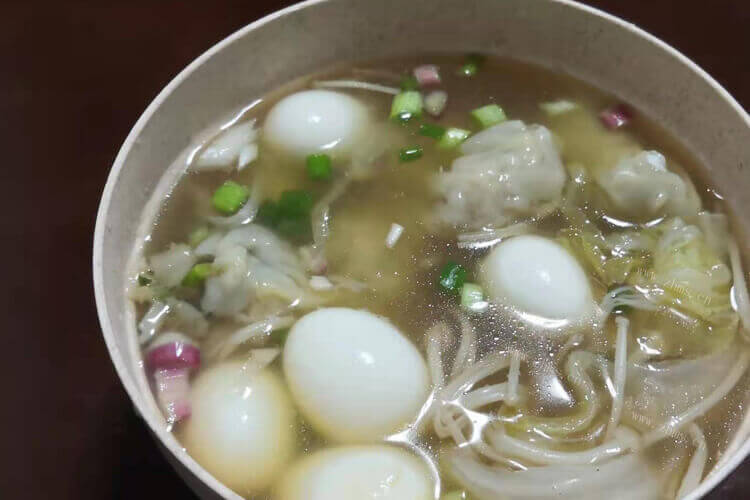 网上说鹌鹑蛋热量很高，一个鹌鹑蛋顶几个鸡蛋？