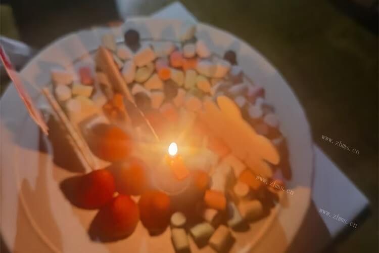 好想吃芒果慕斯蛋糕，芒果慕斯蛋糕口感描述有些什么呢？