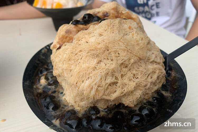手上有一点小钱，加盟甜品店需要什么设备呢？