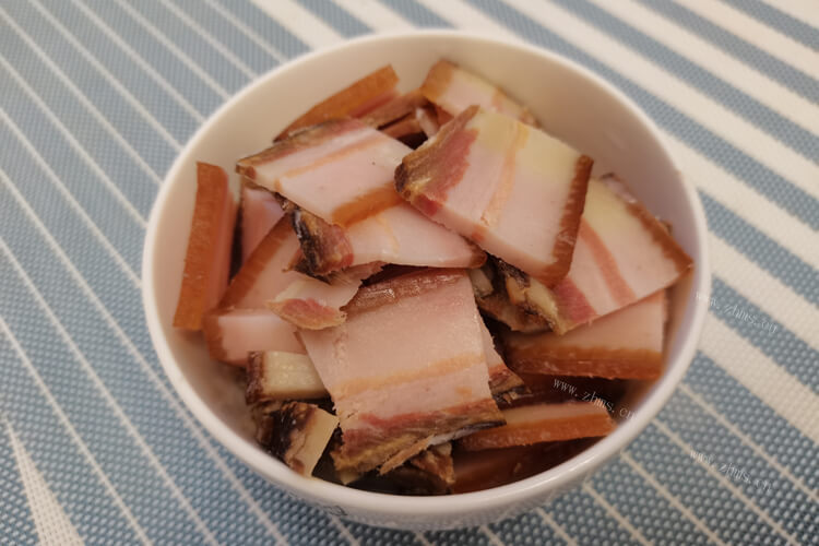 烟熏腊肉的味道特别重，烟熏腊肉怎么去除烟熏味？