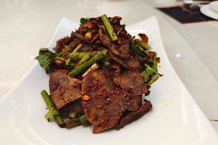 去买酱牛肉，一斤酱牛肉价格多少