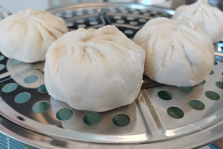 速冻包子要放蒸锅里蒸熟，速冻包子要解冻后再蒸吗？