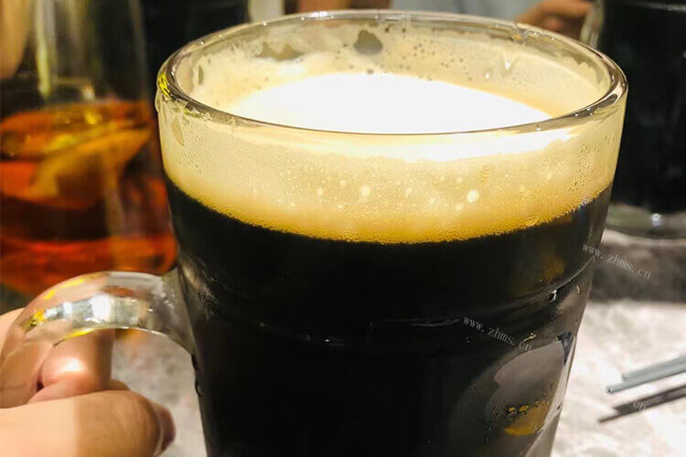 我把啤酒放冰箱了，啤酒放冰箱冷冻多久？