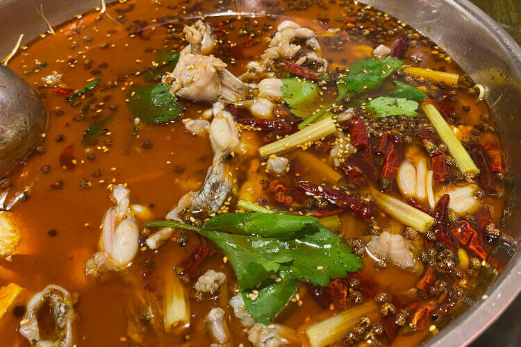 牛蛙闻起来不正常，牛蛙闻起来有股臭味正常吗？