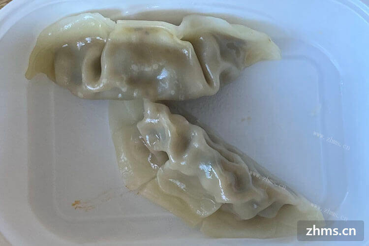 我朋友想尝试开个小吃店，多少钱加盟小吃?