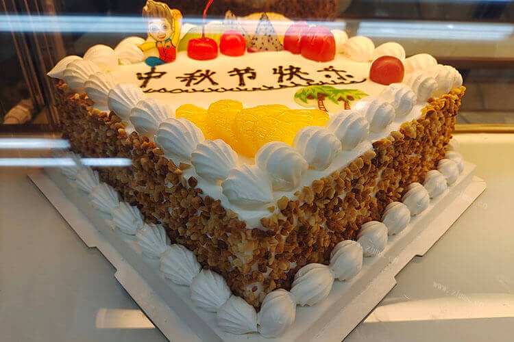 在家里面做榴莲千层蛋糕，榴莲千层蛋糕里有没有猪油？