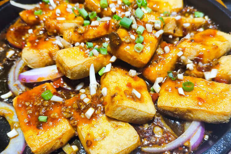 今天吃火锅，需要煮一些豆腐，火锅冻豆腐煮多久时间呢？