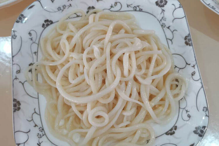 晚上准备自己煮面，做面食放白糖和冰糖效果一样吗？