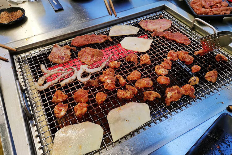 准备做烤肉饭来品尝，烤肉拌饭烤肉时烤肉机温度多少合适？