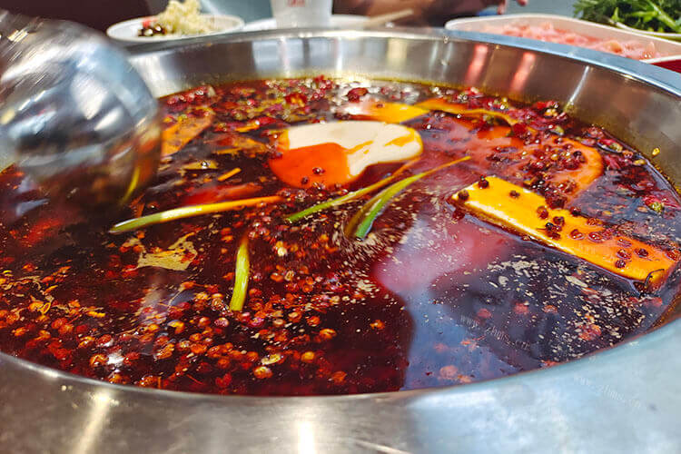 自助火锅餐厅有很多螃蟹，自助火锅的螃蟹怎么吃？