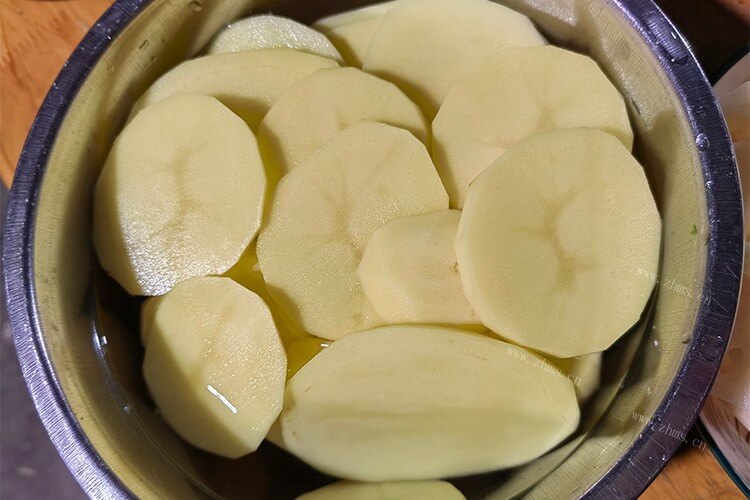 土豆没有放生芽土豆放冰箱久了不生芽能吃吗？