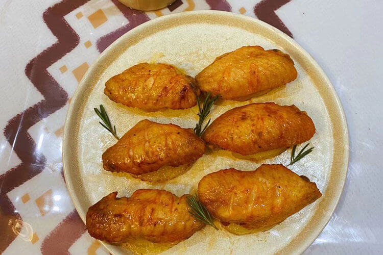 家里有一些冷鸡翅，冷鸡翅怎么热着吃？