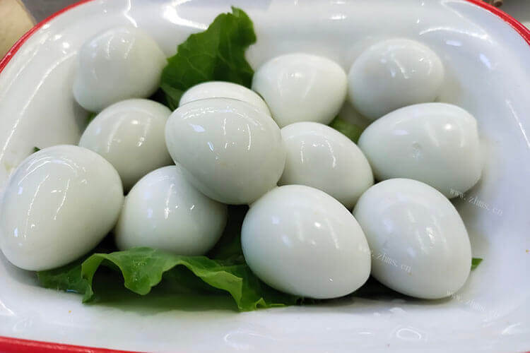 我想煮一经安鹑蛋，一斤鹌鹑蛋煮熟多重？
