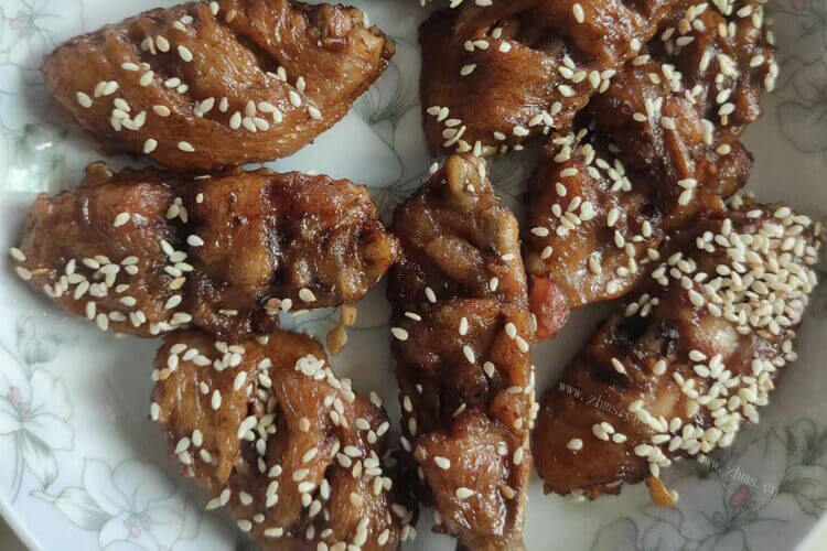 我现在想烤鸡翅，烤鸡翅垫硅油纸可以吗？