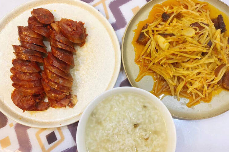 妈妈送了我好多香肠，煮酱肉香肠煮多久？