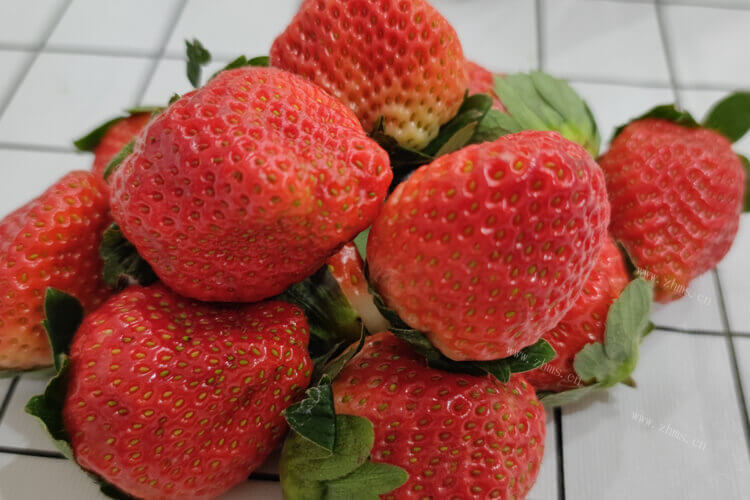 益达口香糖草莓和西瓜哪个好，这两个口味没有吃过？