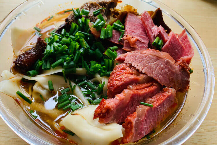 请朋友吃牛肉，哪个季节不适合吃牛肉？
