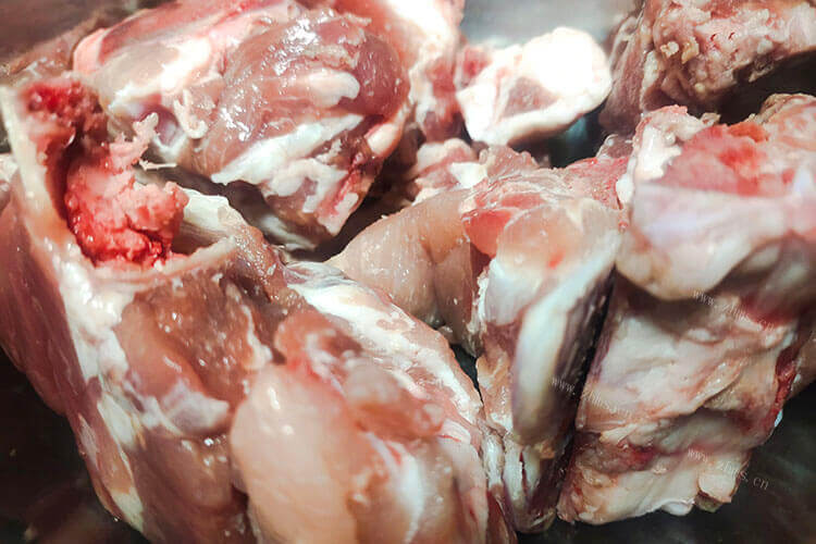 排骨汤炖出来的肉不好吃，为什么炖排骨肉特别柴？
