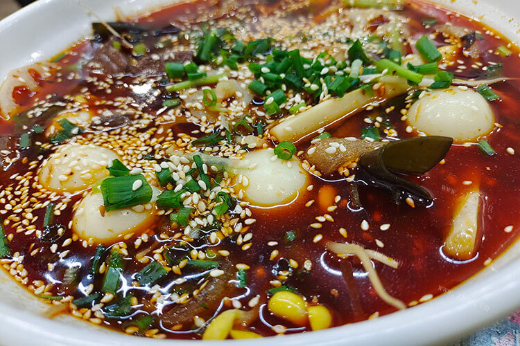 用麻辣烫底料怎么做麻辣烫？直接加水煮吗？