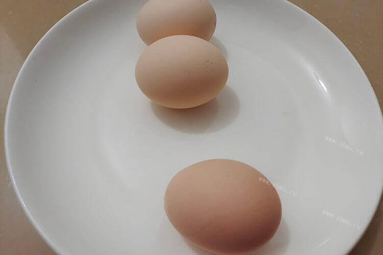 鸡蛋能蒸熟也能够煮熟，鸡蛋是蒸还是水煮熟的快？