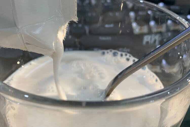 我想买纯牛奶，光明纯牛奶保质期一般多久？