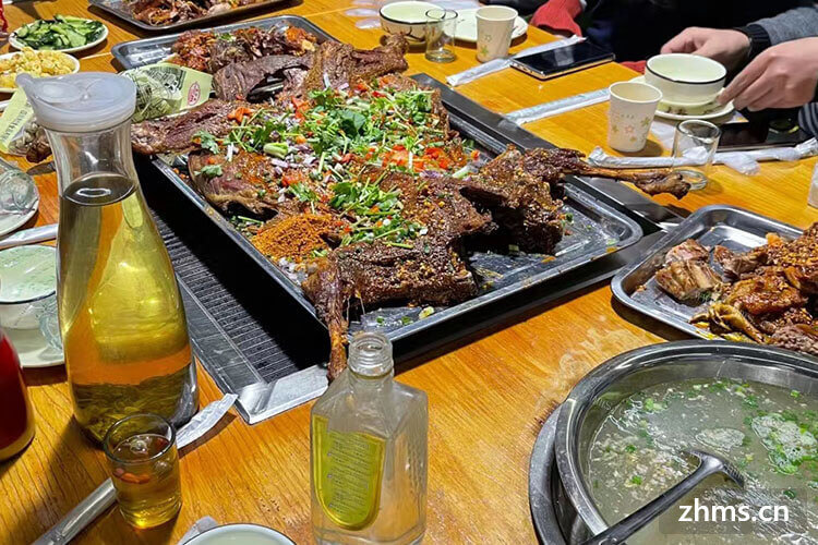 加盟烤肉费多少？30平米店铺可不可以加盟？
