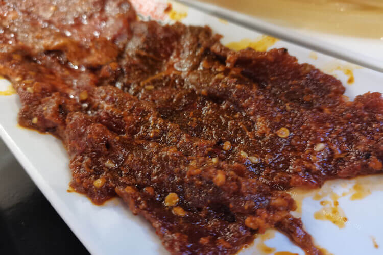 准备制作牛肉饺子吃，调牛肉馅不放什么调料比较好。