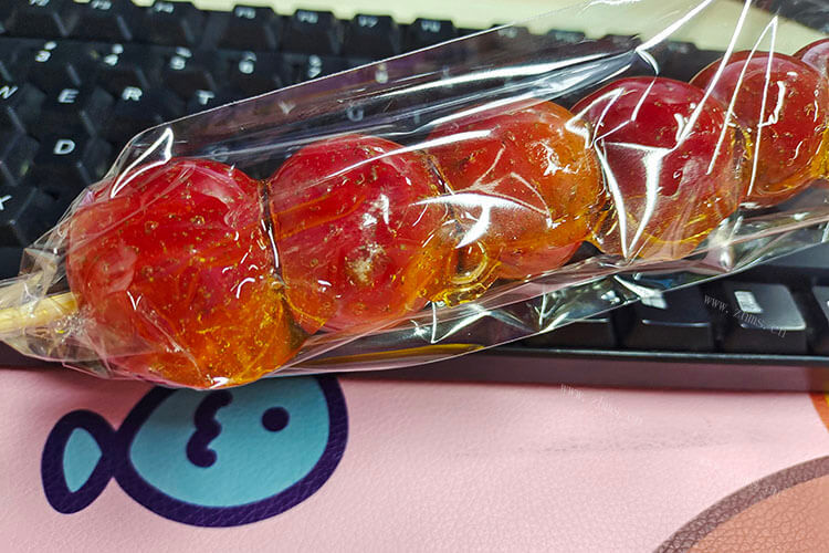 糖葫芦拿在手上要插个棍子，糖葫芦插的东西叫啥？