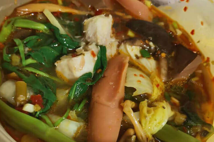 冒菜和香锅的区别是什么，哪个好吃？