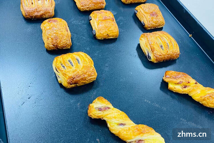 开一家烘焙店需要哪些证件呢？一般像加盟门店的话