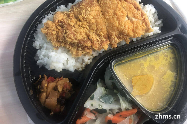 我表妹想开一家快餐店，1万以下快餐加盟店具体应该如何加盟？